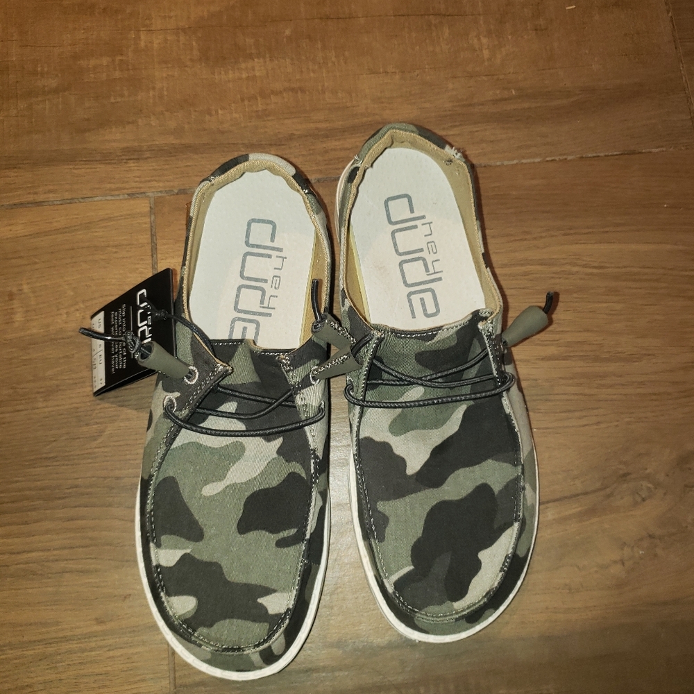 Hey dude size 6 boy shoes